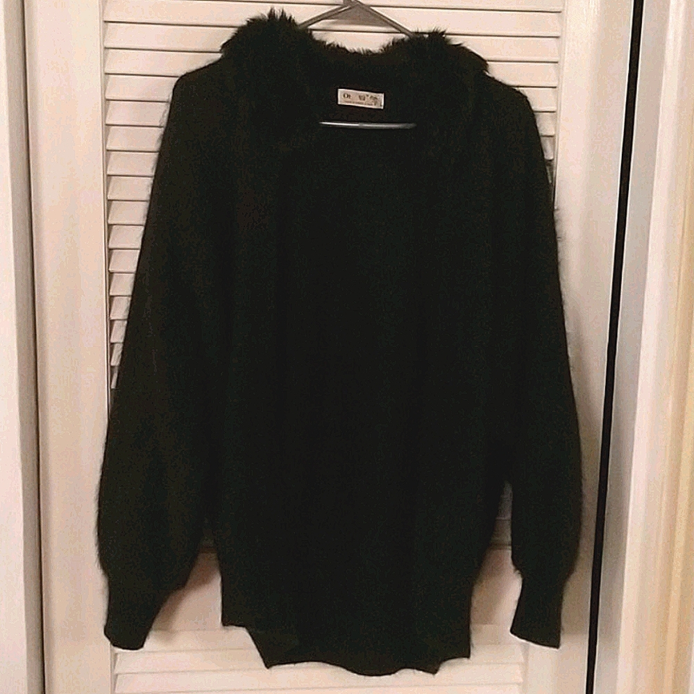 Angora cardigan with fur collar
